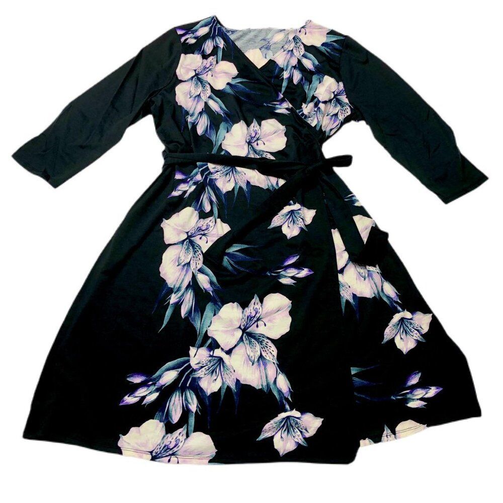 NEW LuLaRoe M Michelle Wrap Dress Pale Purple Floral Lily Fall 3/4 Sleeve‎ Flowy